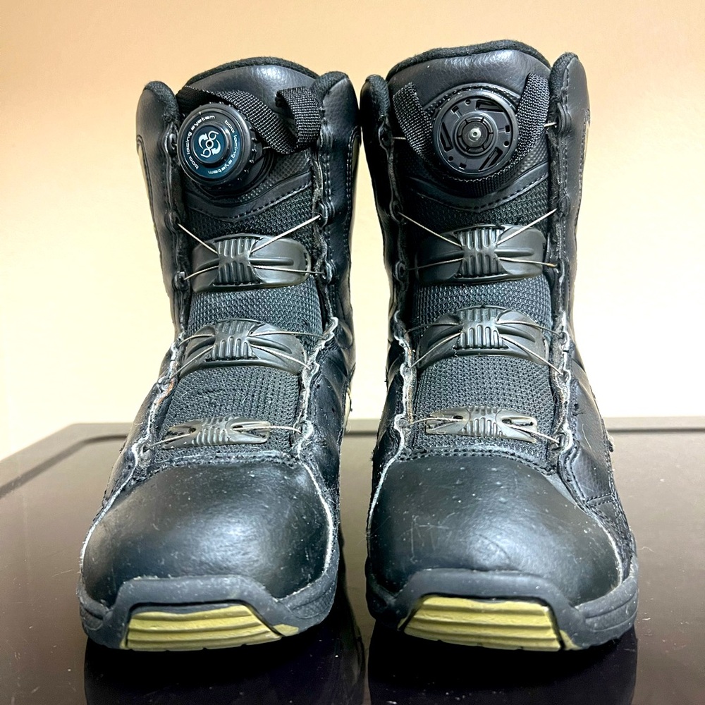 DC snowboarding boots with BOA system